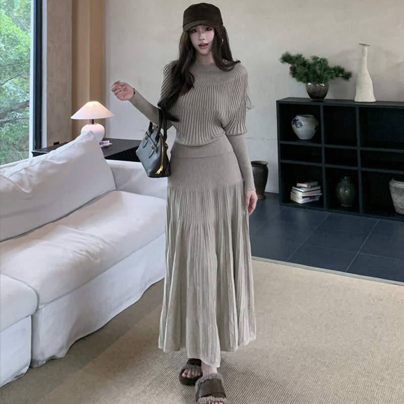 秋季女蝙蝠袖针织衫百褶裙两件套