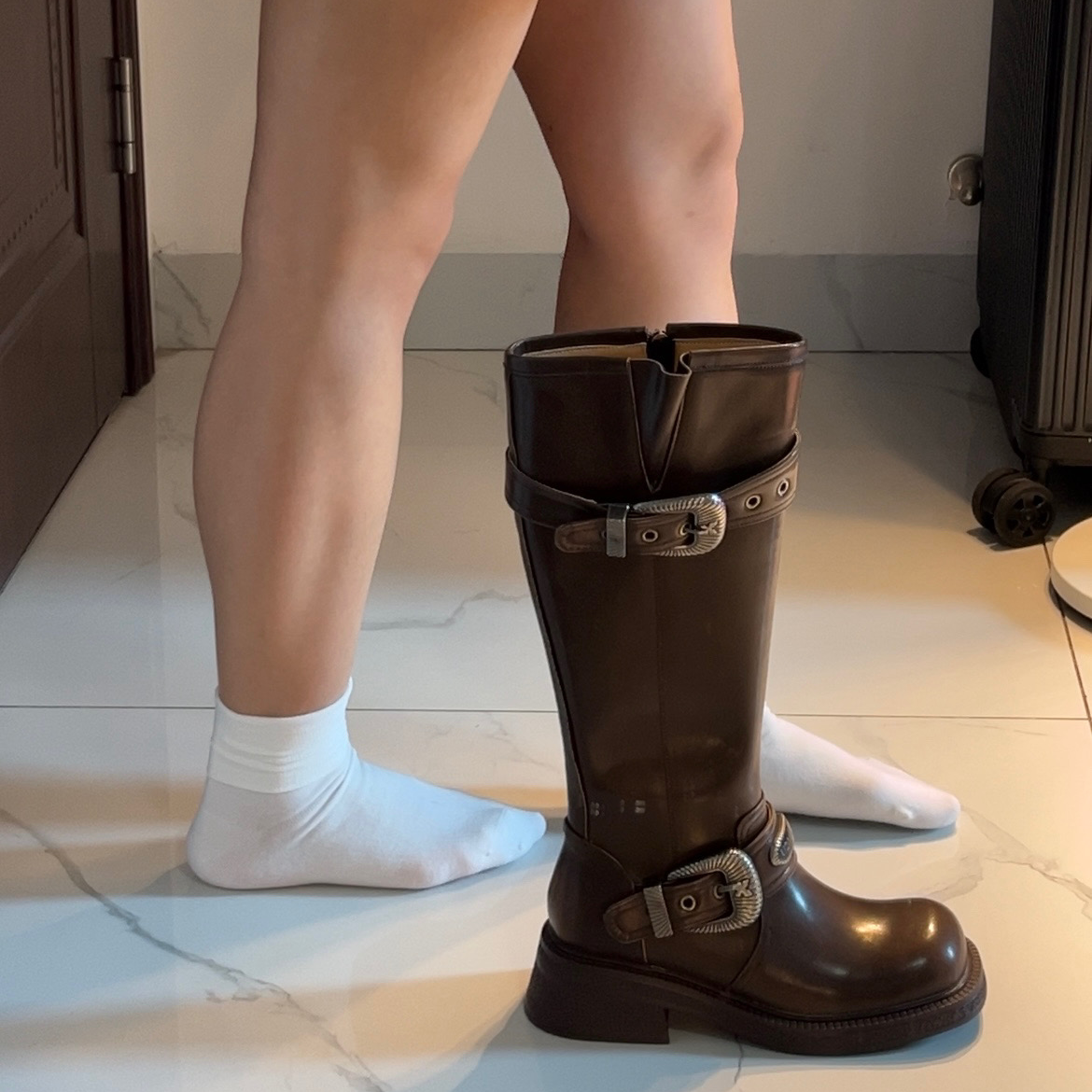 全牛皮版！拖沓刘天王小粗腿巨显瘦加宽筒围金属扣骑士靴/跟高5cm