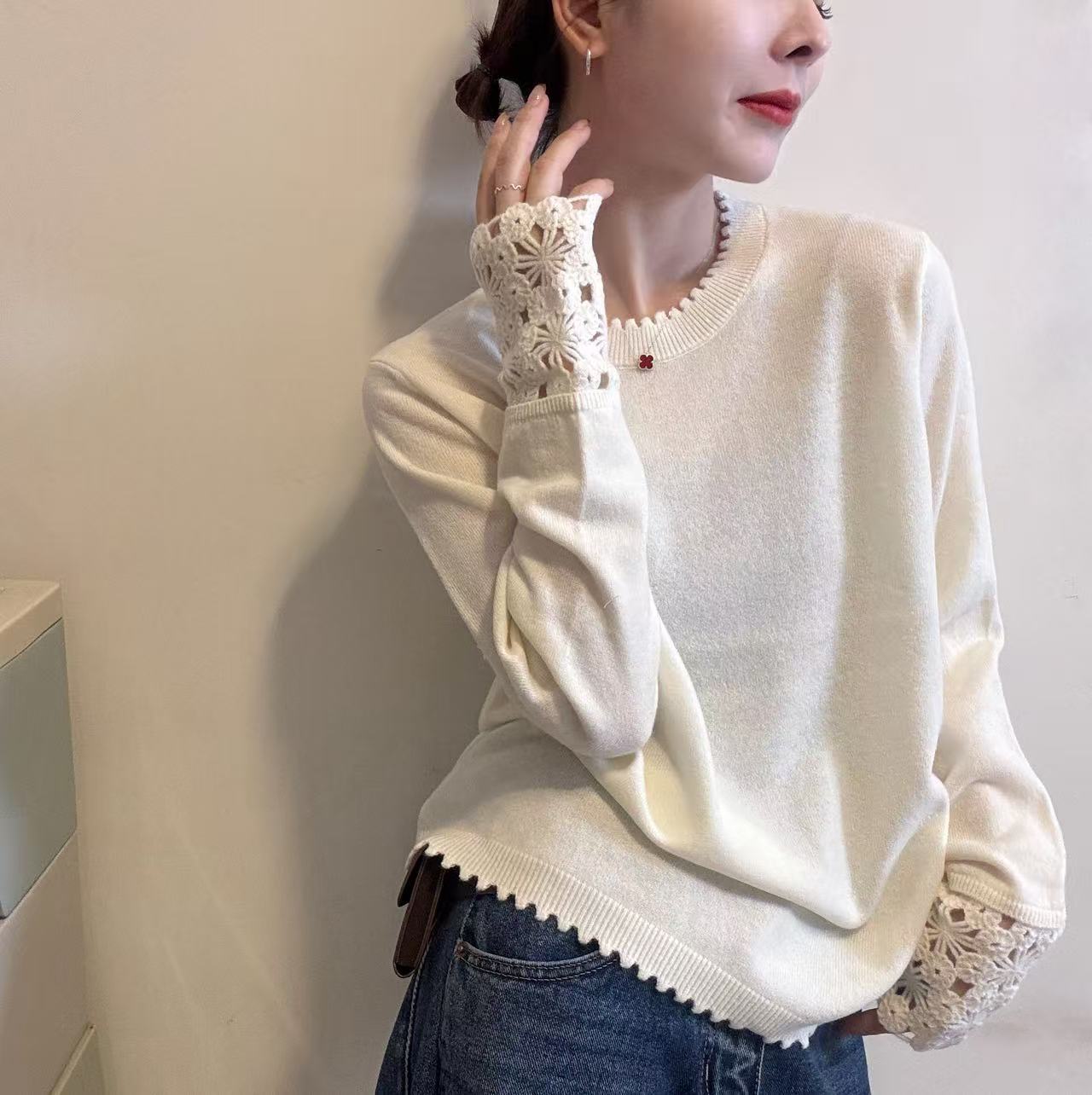 BADX正品冬季新款袖子钩花拼接花边圆领长袖宽松百搭打底针织衫女