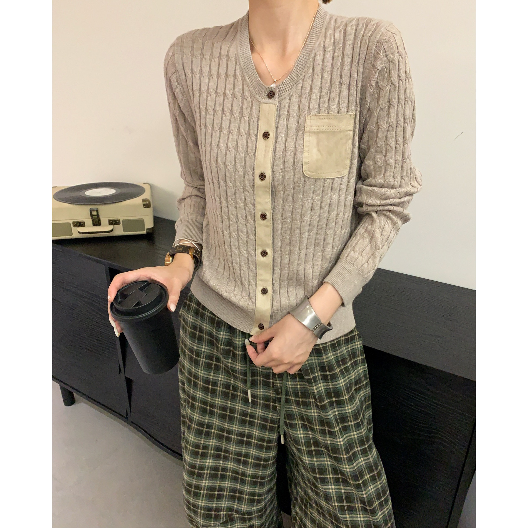 BADX正品韩系圆领单囗袋麻花长袖针织开衫女秋季气质显瘦百搭上衣