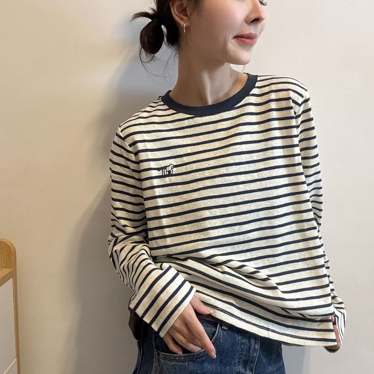 胸前刺绣撞色圆领条纹长袖t恤女26秋季新款韩版宽松显瘦打底上衣