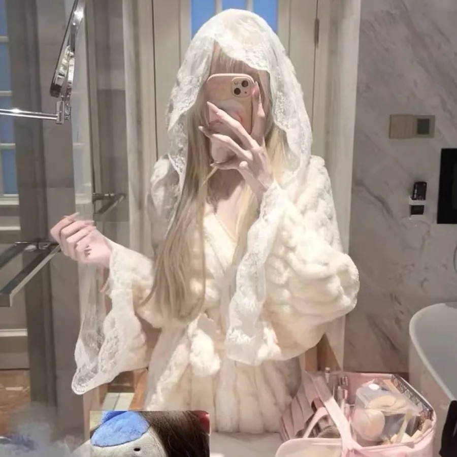 又纯又美~蕾丝拼接珍珠绝美温暖加厚珊瑚绒睡袍 秋可外穿连帽睡裙