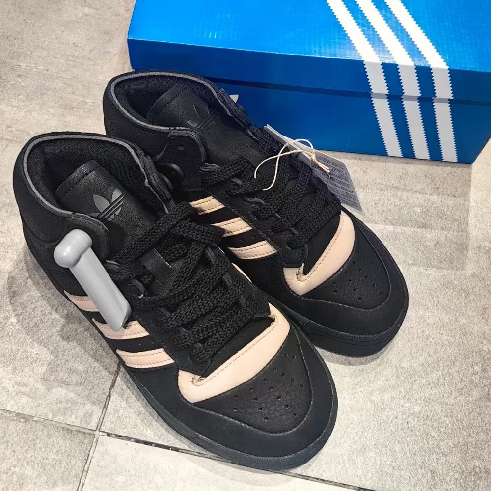 正品Adidas阿迪达斯三叶草运动休闲鞋