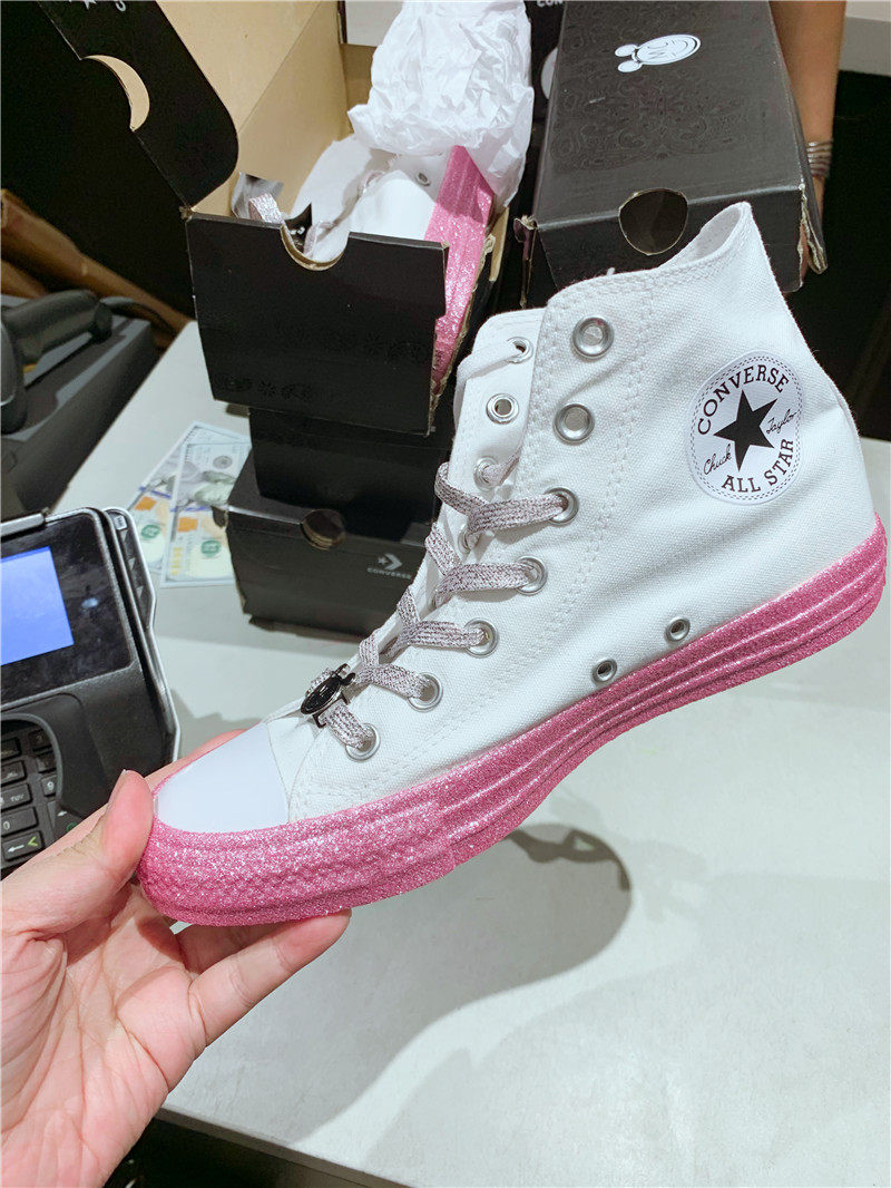 美国代购匡威Miley Cyrus/MC麦莉联名亮闪粉底高帮情侣帆布鞋|msdalam kategori Kasut wanita, kasut kanvas - dari Buy2taobao.com untuk memberikan perkhidmatan ejen Taobao profesional membeli