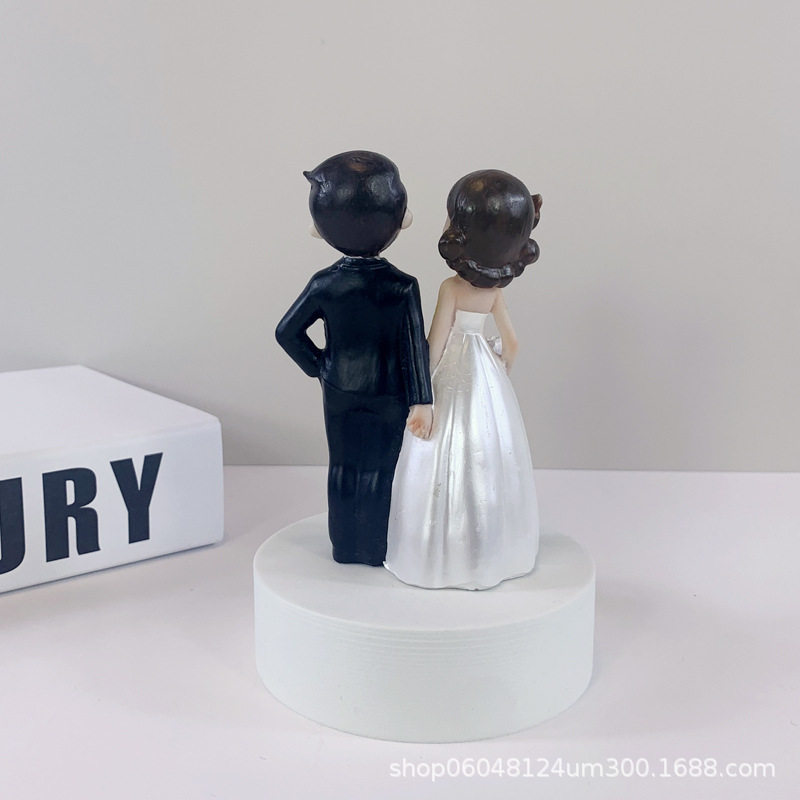 欧式卡通树脂新郎新娘蛋糕装饰新品摆件情侣娃娃婚礼桌面家居车载