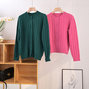 虹旺思汗  女圆领通身绞麻花纹加厚70%羊绒雅致包扣针织开衫顺丰