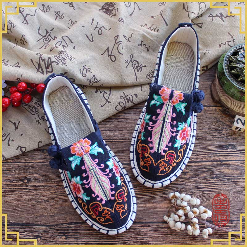 云南春夏季平底复古风刺绣盘扣汉服鞋古风绣花女布鞋田园百搭女鞋