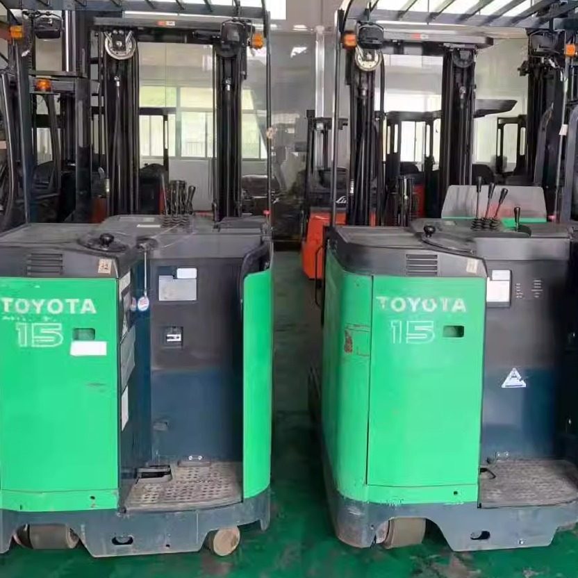 二手前移式电动叉车1吨2吨3吨仓储楼层电梯丰田小松二手电瓶叉车图片
