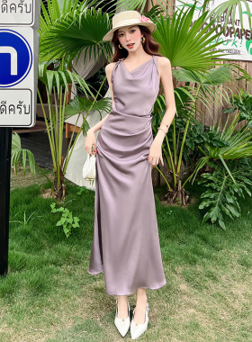法式荡领缎面吊带连衣裙女夏收腰显瘦高级感紫色中长裙
