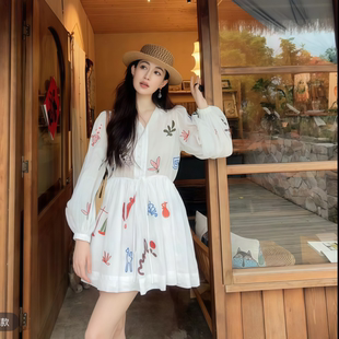 2026春季新款韩式小清新甜美洋气短款白色印花抽绳防晒款连衣裙女