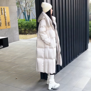 2026年春季新款韩系轻奢风简约优雅风白色长款连帽羽绒服外套女装