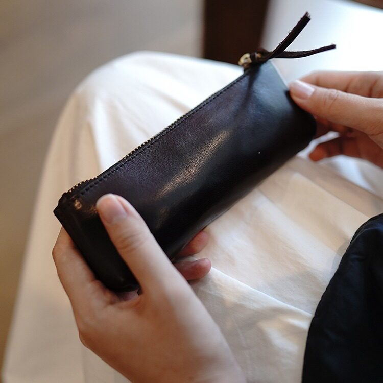 简约大容量真软皮笔袋女小众商务办公收纳袋初高中学生文具袋男孩