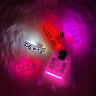 TWICE演唱会应援发光手环明星周边粉丝物料气氛荧光棒现场助威