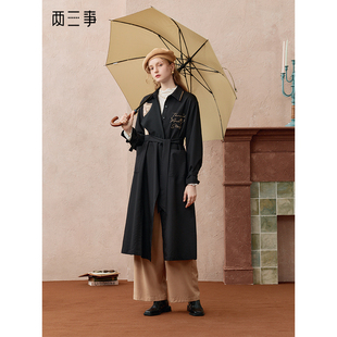 两三事游廊史诗印花贴布绣绑带风衣式连衣裙长裙