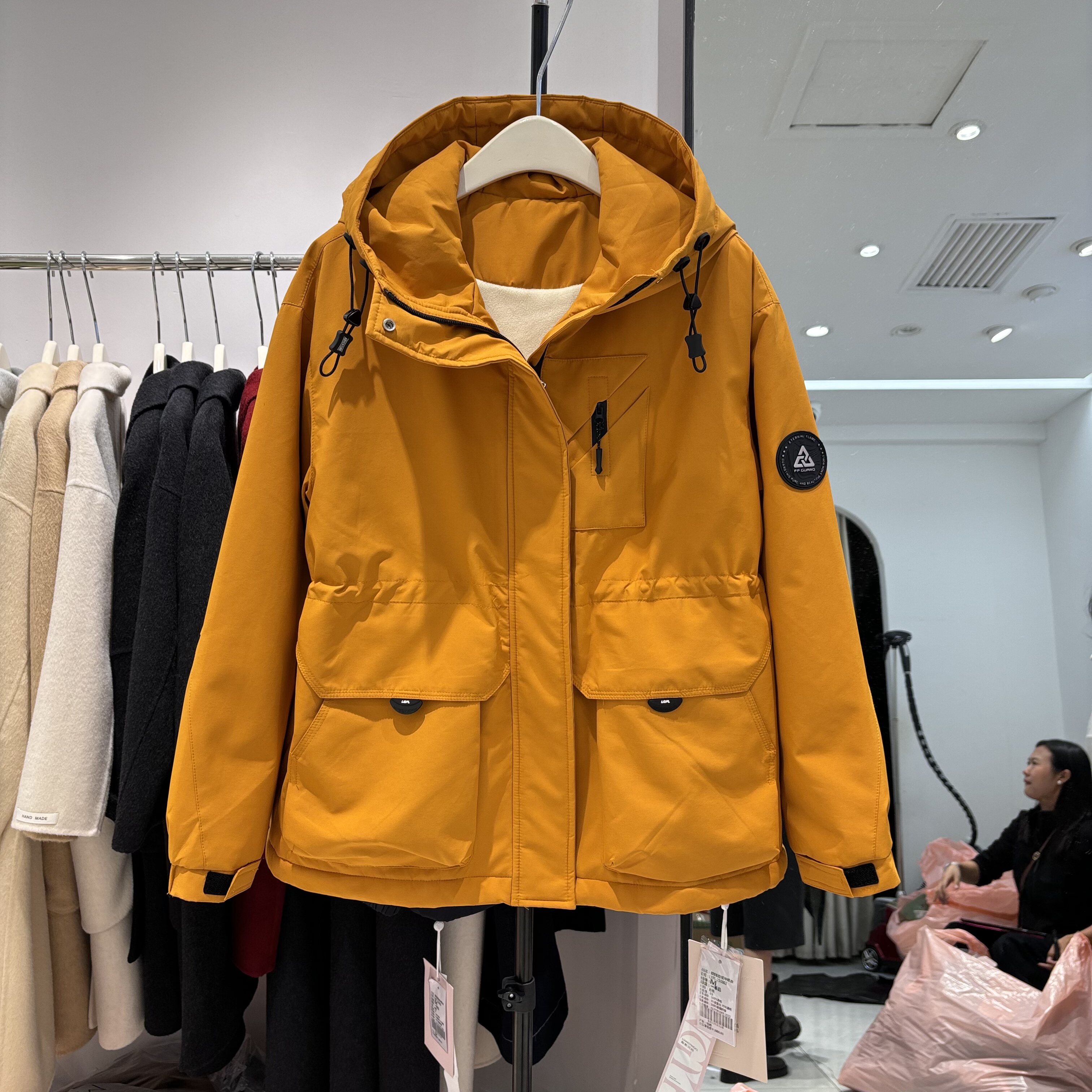2025秋冬新款韩版宽松显瘦连帽短款工装冲锋衣外套女休闲棉服上衣