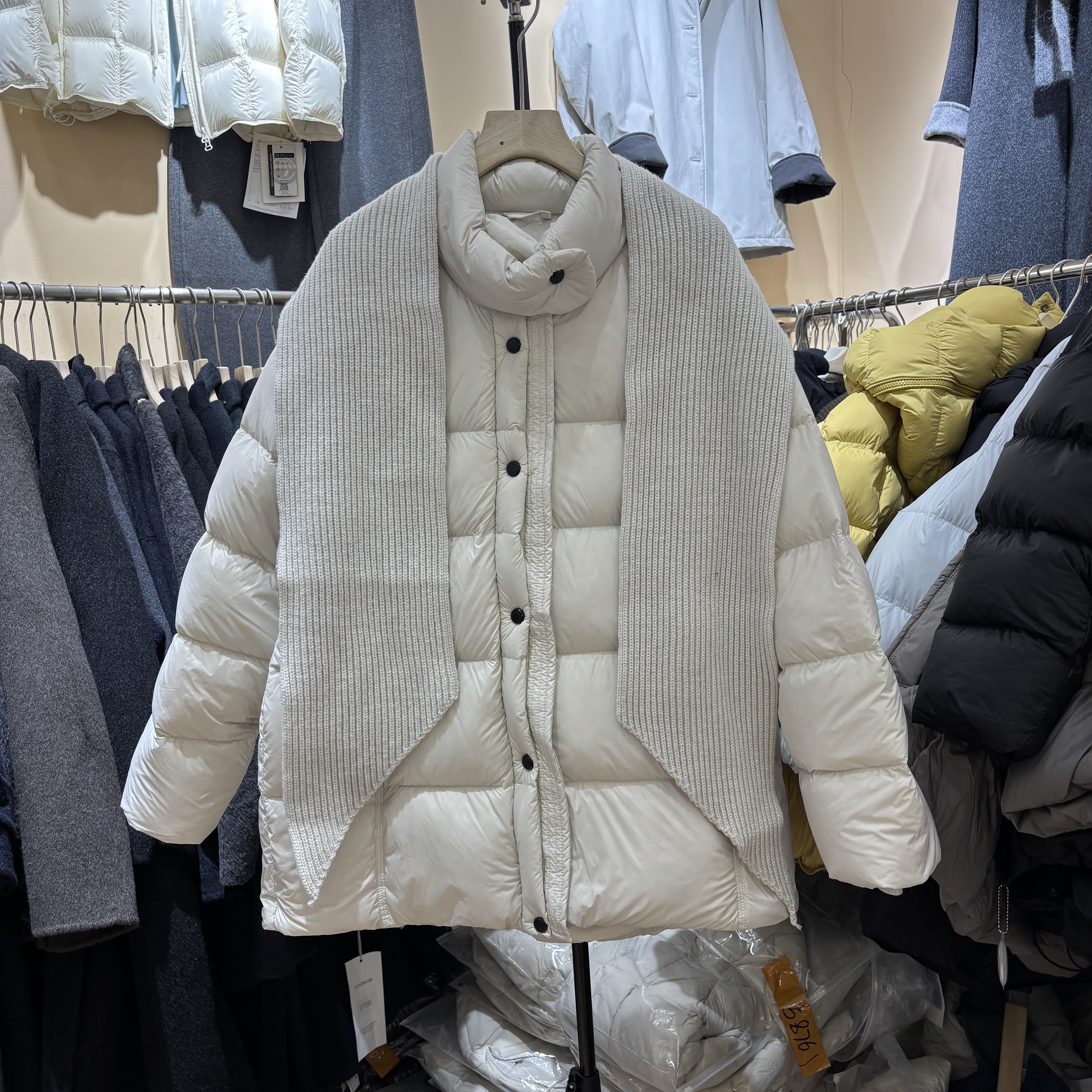 2025冬装新款针织帽围巾立领加厚保暖简洁百搭潮面包羽绒服女8563