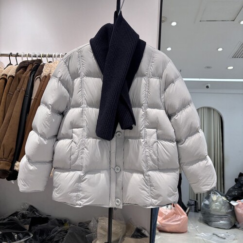 韩版显瘦百搭加厚保暖羽绒服女短款面包服外套潮2025冬季款配围巾