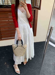 法式设计感V领蕾丝提花吊带连衣裙女夏季收腰显瘦大摆度假裙26008