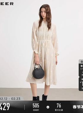 sdeer圣迪奥女装春秋装圆领风琴褶收腰绣花连衣裙S253Z1293