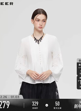 sdeer圣迪奥女装25年新品田园风V领压褶绣花喇叭袖衬衫S253Z0546