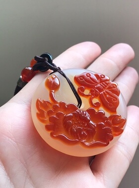 红玉髓俏色巧雕蝶恋花挂件吊坠
