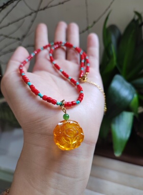 天然蜜蜡吊坠项链女水滴形纯天然鸡油黄琥珀锁骨链蜜蜡秘密项链