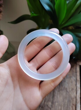 54-55圈口天然原色无烧无染色马料玉髓白冰手镯水草飘花玛瑙玉镯