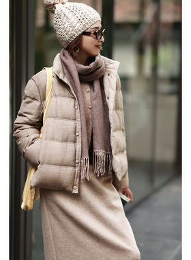 ise“复古美拉德”中驼色条纹立领宽松百搭羽绒服P2541226