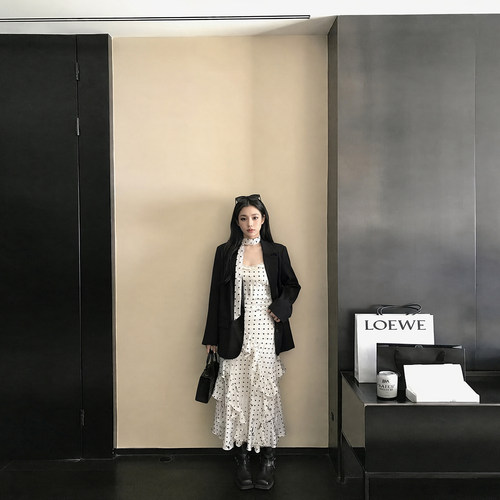 韩系度假风波点吊带连衣裙女