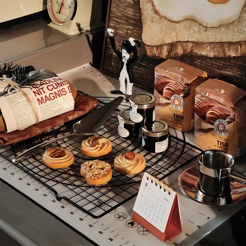 现代简约烘焙主题仿真面粉道具样板间厨房橱柜软装桌面搭配装饰品