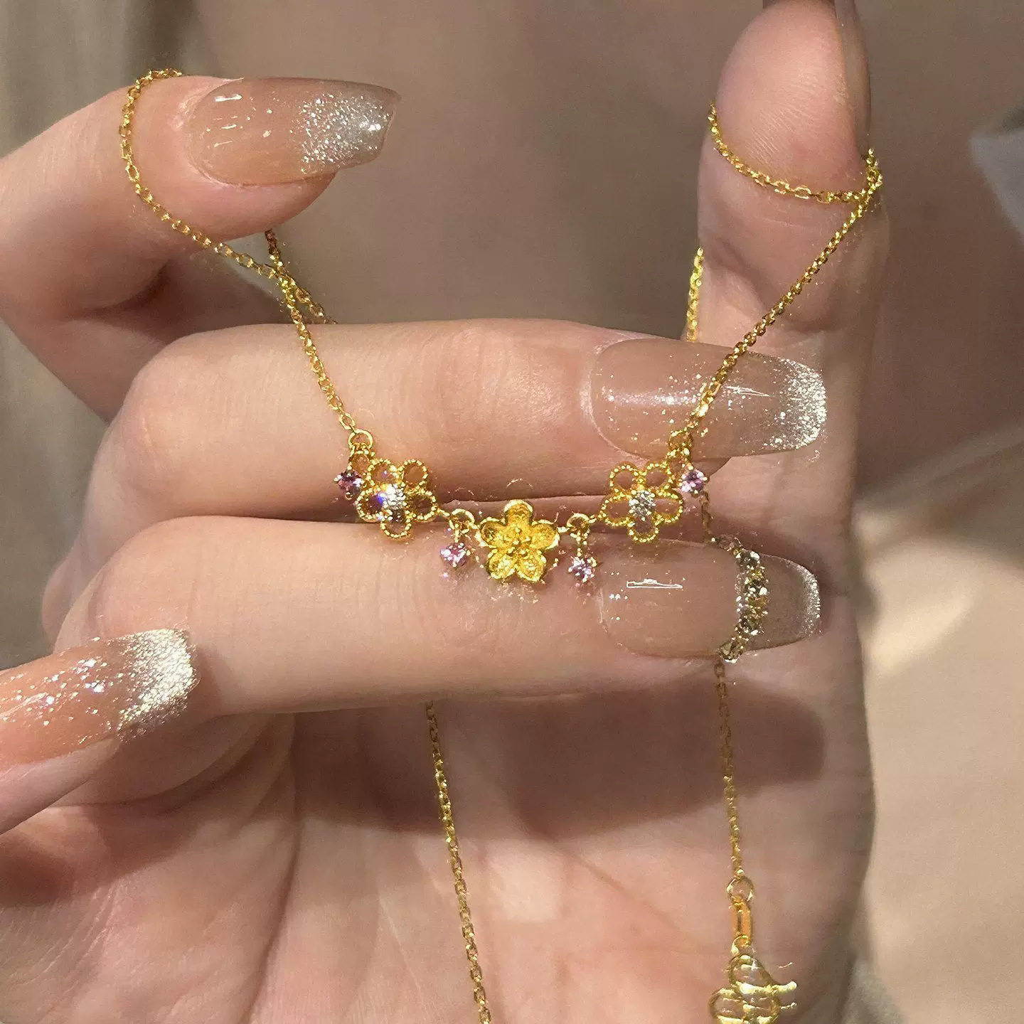 精致高级感闪钻镂空花朵项链女森系百搭颈链小众个性设计感锁骨链