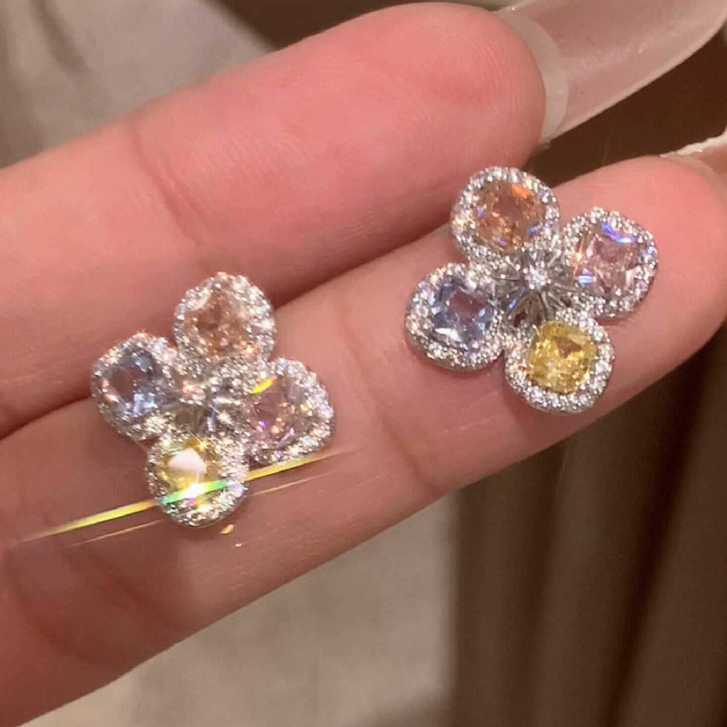 韩版彩色锆石四叶花朵耳钉小众时尚气质耳环轻奢高级感耳饰设计感