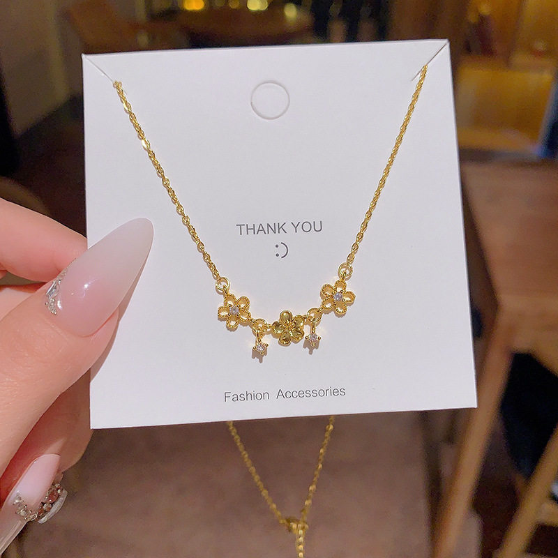 新中式中古风18K金小花朵吊坠项链轻奢高级感钛钢锁骨链网红颈链