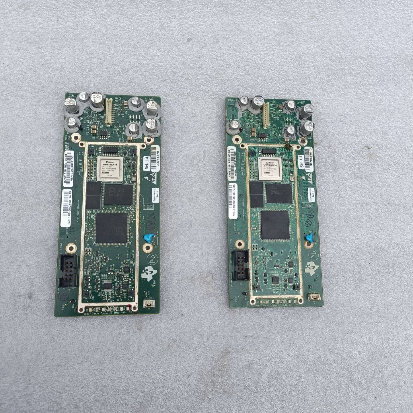 询价购-XC4VLⅩ25 主板两张、 好坏不知、芯片