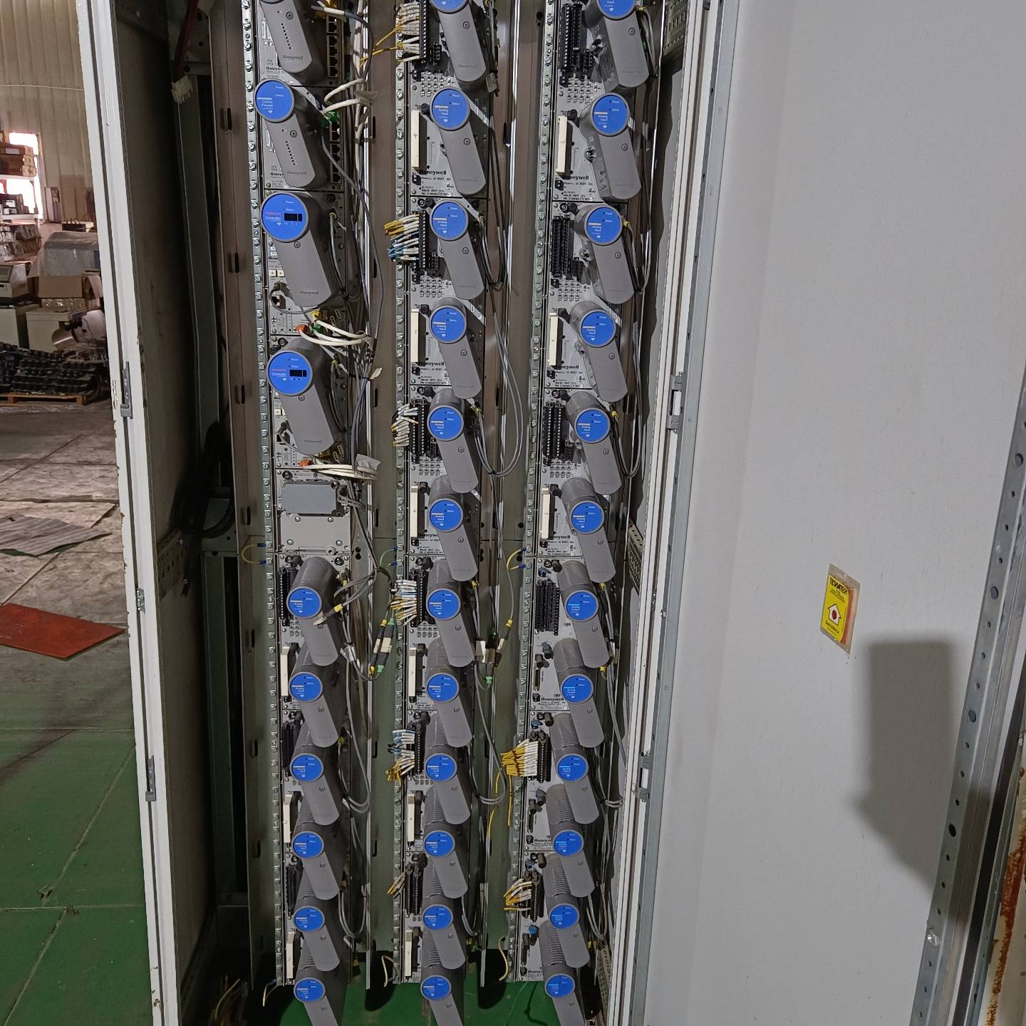 询价购-霍尼韦尔C300控制器CC-PCNT01，整柜拆机