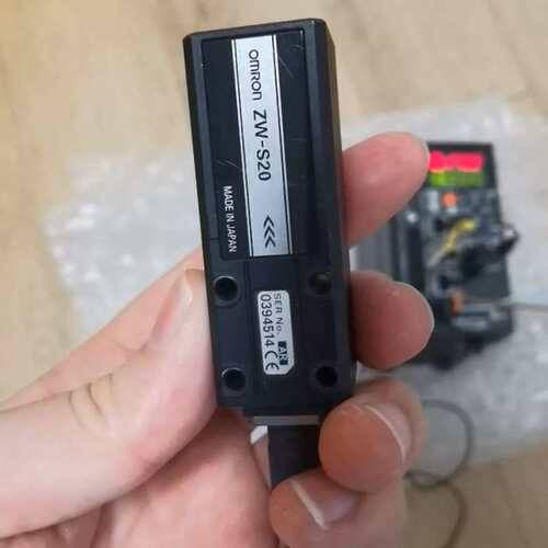 议价~欧姆龙位移传感器 ZW-CE10T~可维修