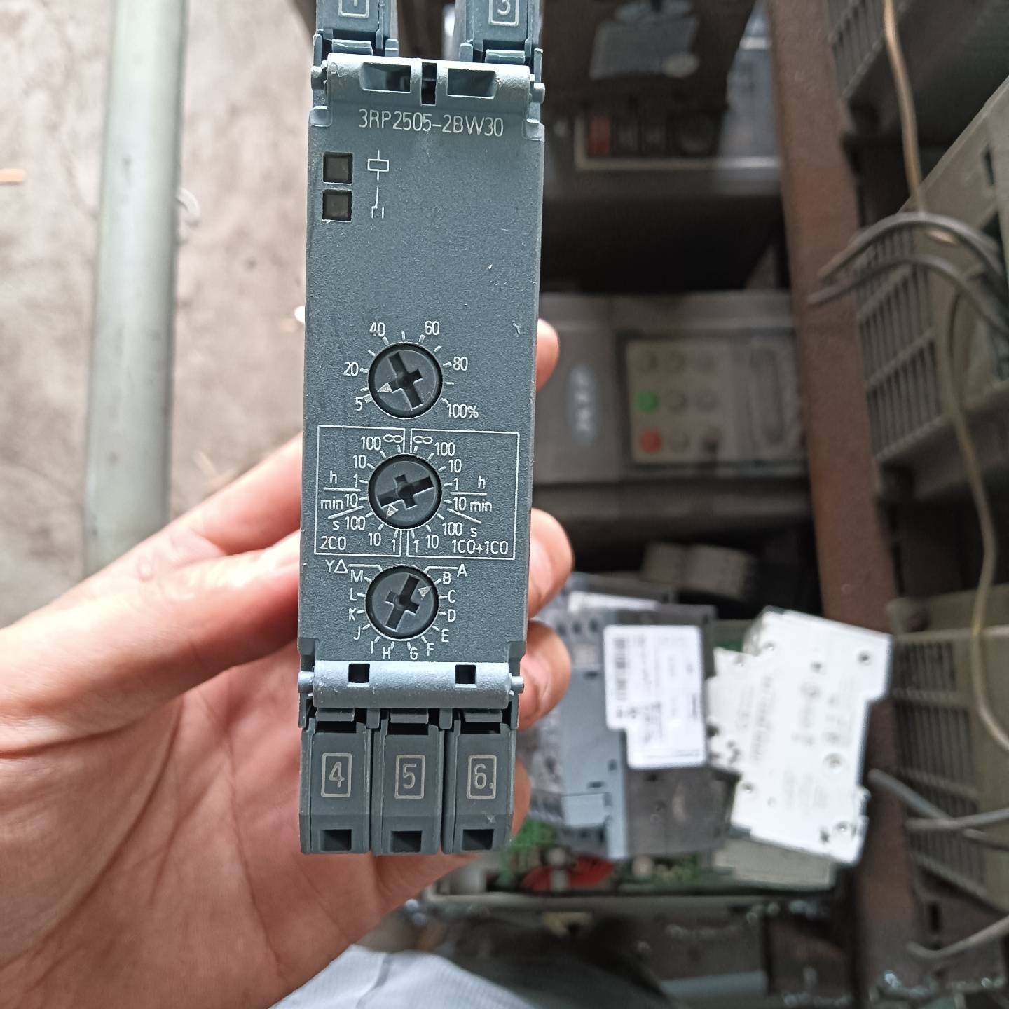 询价购-西门子SIEMENS时间继电器，型号3RP2505-2B