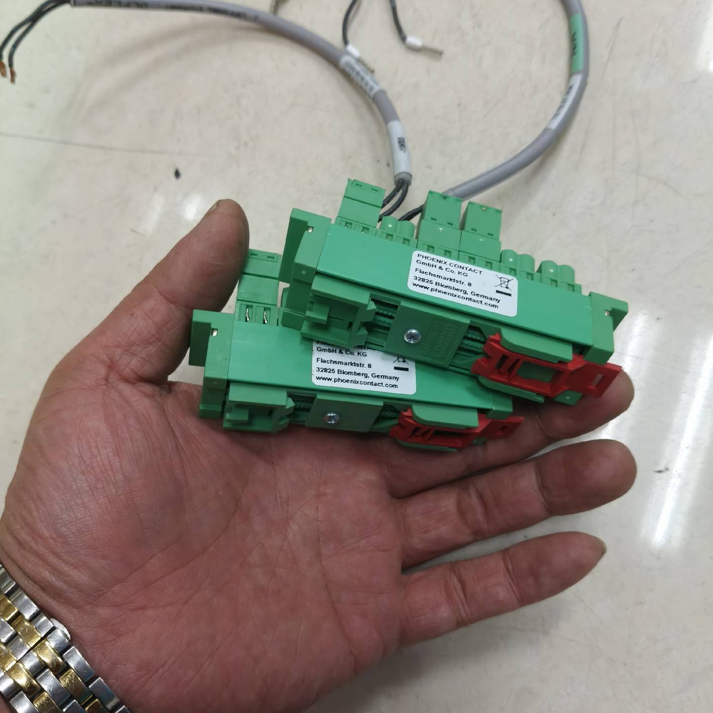 询价购-端子UM25-PVB,有2个，99新，质保一年，