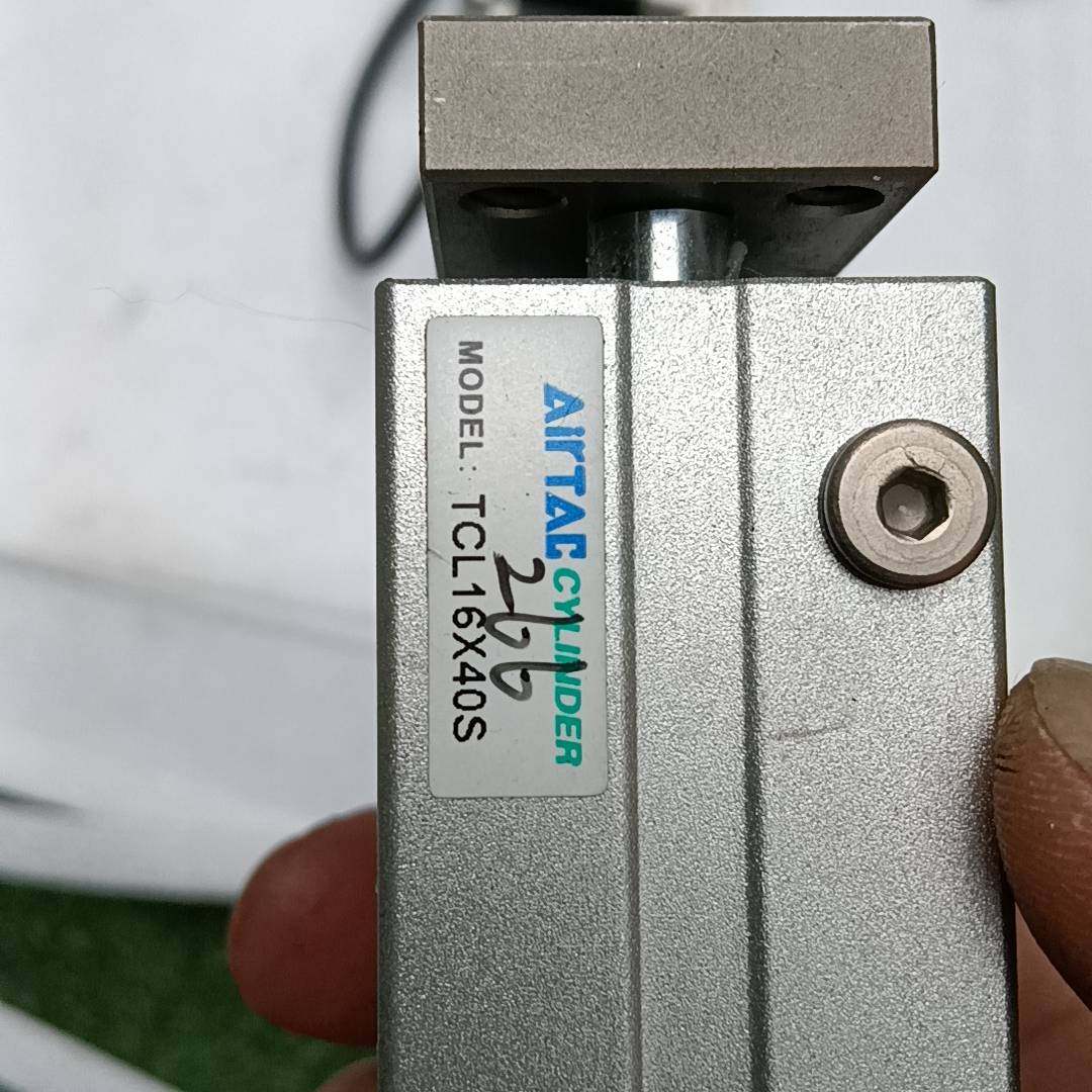 询价购-亚德客气缸TCL16X40S，功能正常，轻微