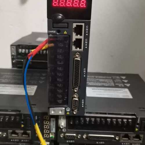 议价~汇川 伺服驱动器 IS620PS1R6I-C，200W，通电~可维修