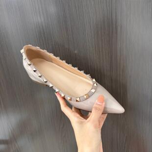 真皮法式尖头铆钉平底单鞋女夏季浅口内增高软底瓢鞋大码女鞋
