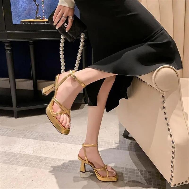 夏季新款凉鞋女露趾金色一字扣带银色法式性感粗跟高跟鞋时尚气质