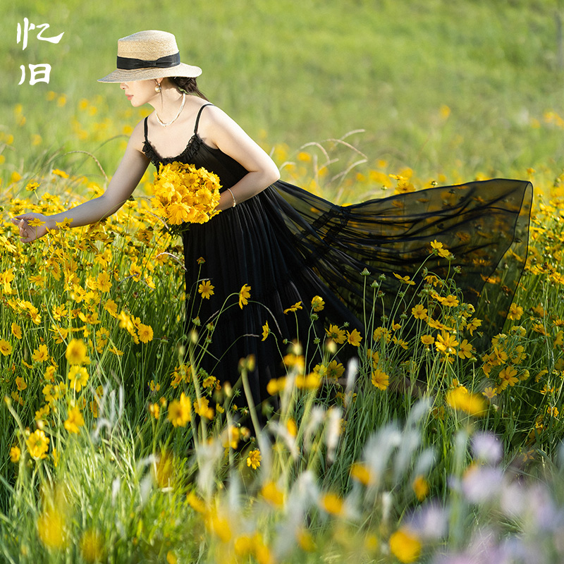 夏季吊带连衣裙女薄款黑色温柔裙