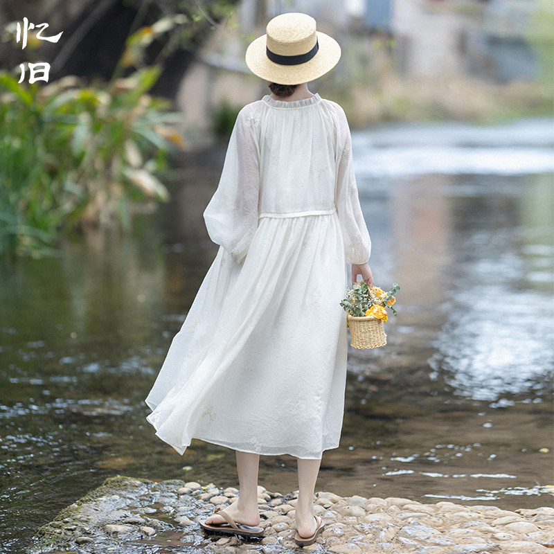 绣花连衣裙女夏季宽松大摆长裙