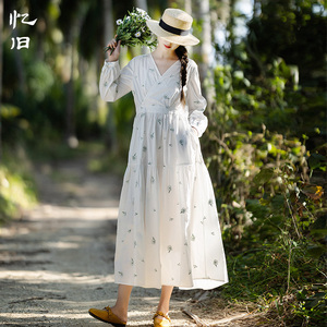 D5折【暖阳之下】文艺白色刺绣连衣裙春季2024年新款气质V领长裙