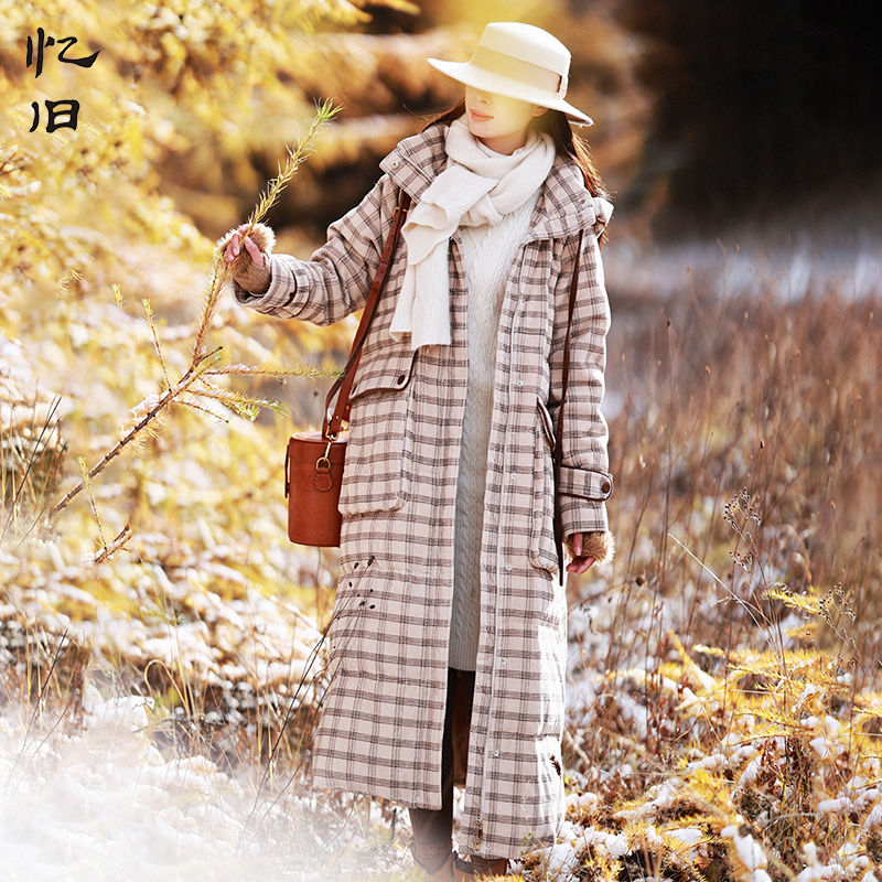 忆旧格纹修身风新款连帽羽绒服