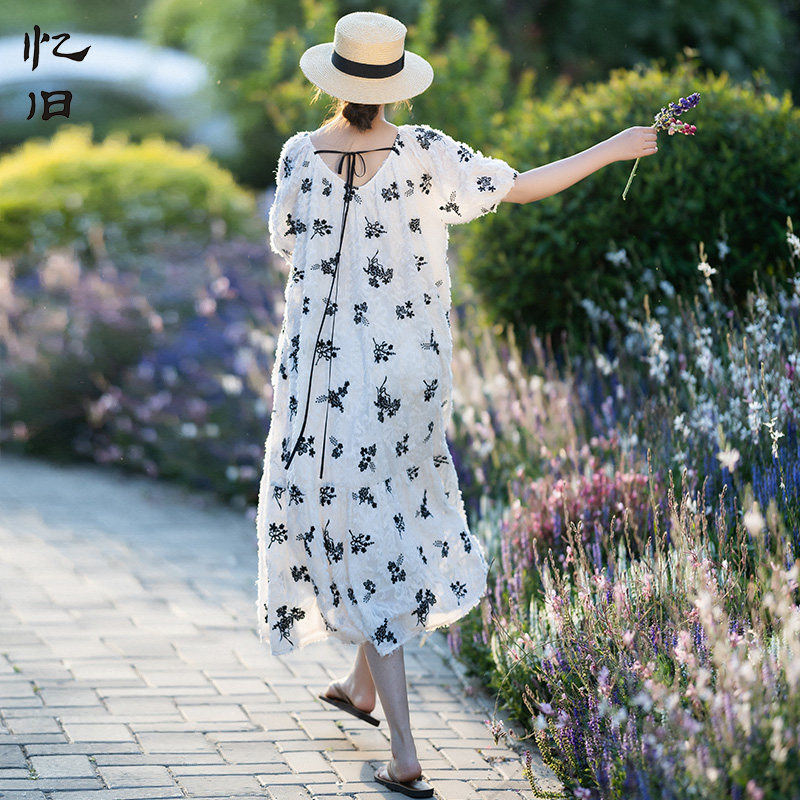 黑色绣花连衣裙女2025夏气质长裙