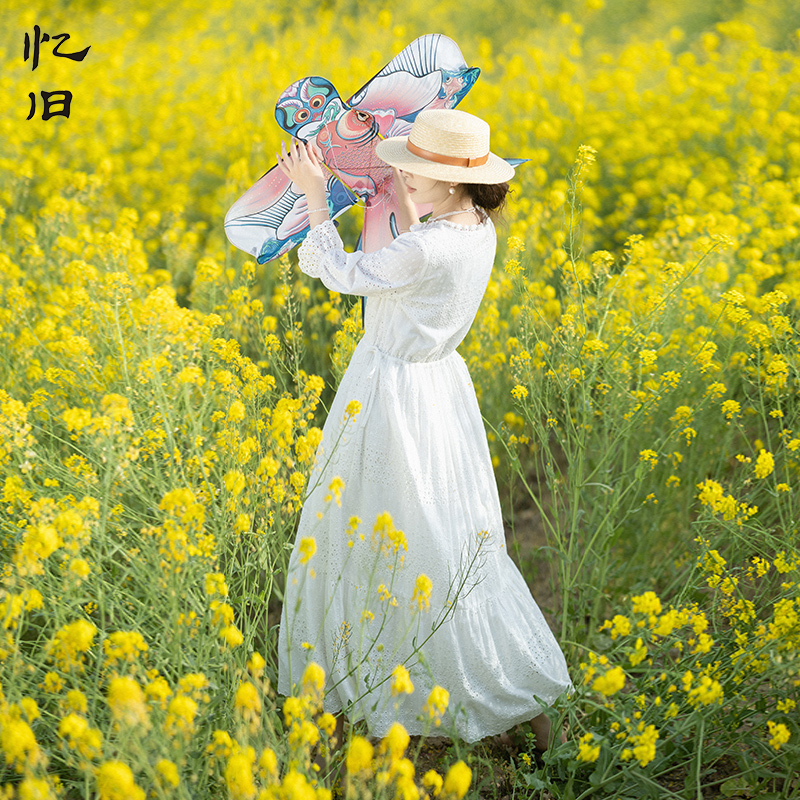 纯色镂空绣花连衣裙女春季花朵裙