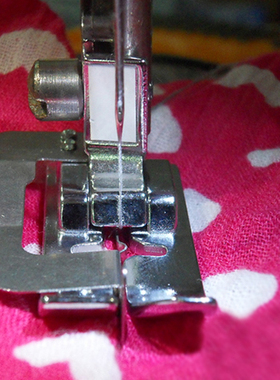 兄弟brother家用电动多功能缝纫机ES2400原装BC2500暗缝针迹压脚R