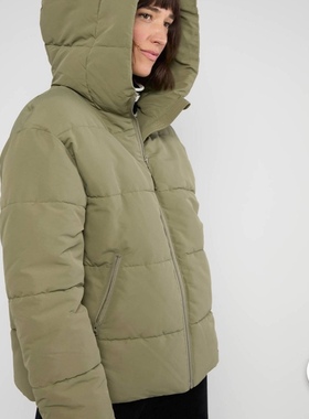 童趣德单b 179欧 女生秋冬 厚款短款 面包简约棉服 大衣